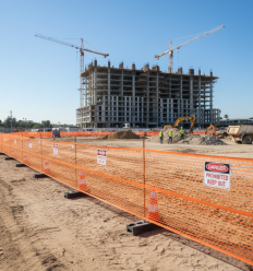 Grillage de chantier orange en plastique