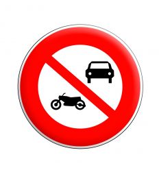 B7a - Panneau accès interdit aux véhicules à moteur à l'exception des cyclomoteurs
