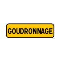 Photo : KM9 - Panonceau temporaire mentionnant un goudronnage en cours Acier sans pied sans rails - 700 x 200 mm - Classe 1 (T1)