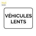 Photo : M4e (grand) - Panonceau véhicules lents 700 x 350 mm (2 rails au dos) - Classe 1 (T1)