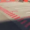 Exemple d'application de la peinture routière solvantée en couleur rouge