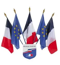 Écusson porte-drapeaux de façade