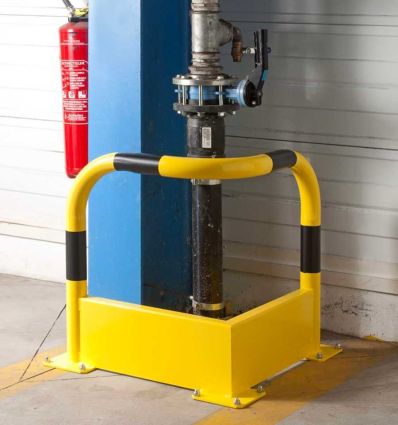 Arceau de protection en angle avec plinthes en tôle