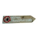 Photo : Flèche Signalétique Bois Flèche vers la gauche - Vissage visible - En creux - Blanc pur (RAL 9010) - H. 145 x L. 550 mm