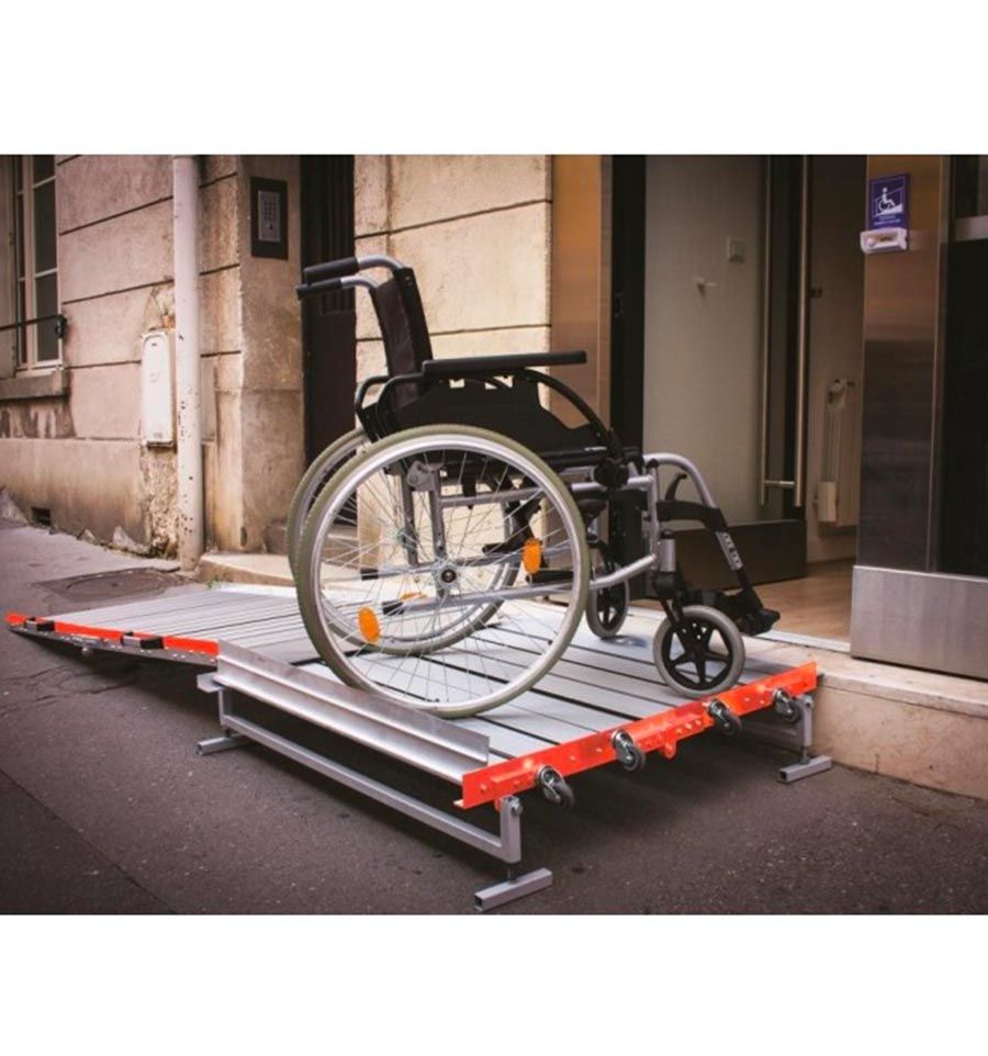 Rampe d'accès PMR mobile en aluminium circulation fauteuils roulants