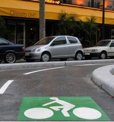 Marquage thermocollé vélo blanc fond vert