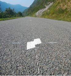 Marquage thermocollé route étroite