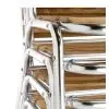 Détails des chaises en aluminium et frêne empilé