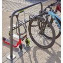Photo : Range 6 trottinettes et 3 vélos sur Pied en acier