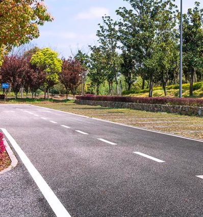 Mise en situation de la peinture routière blanche 25 kg