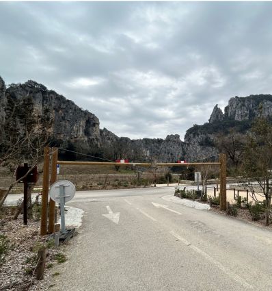 Portique limitation de hauteur double battant en bois 