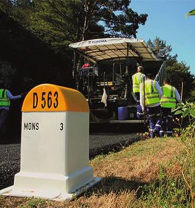 Borne kilométrique jaune