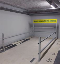 Parc à Caddie Avec Signalétique En Parking Sous-Sol