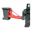Basculeur de poubelle rouge sur chariot élévateur