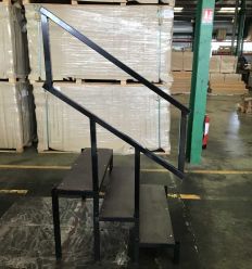 Escalier pour praticable avec rampe