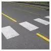 Mise en situation lignes jaunes effectuées à l'aide d'un aérosol de peinture