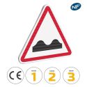 Photo : A2a - Panneau Cassis ou Dos d'âne 500 mm (2 rails au dos) - Classe 1 (T1) - Dos brut