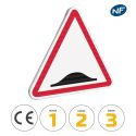 Photo : A2B - Panneau Ralentisseur de type Dos d'Âne 500 mm (2 rails au dos) - Classe 1 (T1) - Dos brut