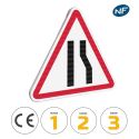 Photo : A3A - Panneau rétrécissement de chaussée par la droite 500 mm (2 rails au dos) - Classe 1 (T1) - Dos brut