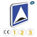 Photo : C27 - Panneau d'indication d'une surélévation de chaussée 350 x 350 mm  (2 rails au dos) - Classe 1 (T1) - Dos brut