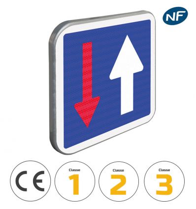 C18 - Panneau priorité circulation venant en sens inverse avec pictogrammes de classes et normes