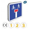 C13D - Panneau d'indication d'une impasse avec issue piétonne et cycliste avec pictogrammes de classes et normes