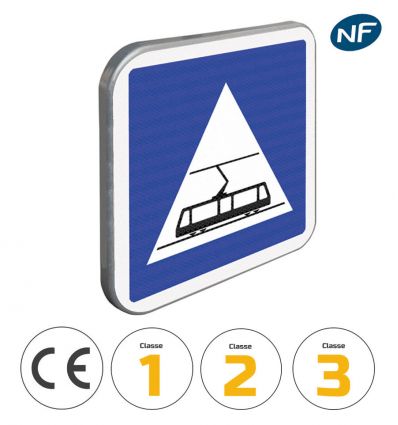 C20C - Panneau d'indication d'une traversée de tramway avec pictogrammes de classes et normes