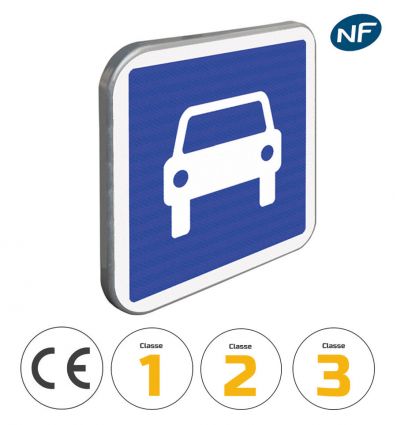 C107 - Panneau d'indication d'une route à accès réglementé avec pictogrammes de classes et normes
