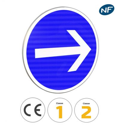 Panneau obligation de tourner à droite avant le panneau