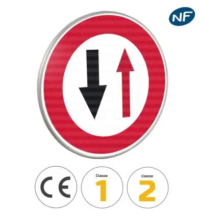 B15 - Panneau cédez le passage à la circulation venant en sens inverse