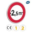 Photo : B11 - Panneau accès interdit aux véhicules trop larges 450 mm (2 rails au dos) - Classe 1 (T1) - Dos brut