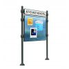 Panneau d'affichage libre avec poteaux et bandeau agora gris procity format portrait 16 ou 24 A4