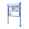 Panneau d'affichage avec vitrine simple face et bandeau sur poteaux boules bleu format paysage