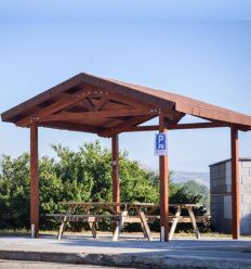 Pergola ombrage mobilier urbain toit en pavillon
