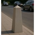 Photo : Borne Pyramidale Anti-stationnement en Béton Gris sablé - Sans