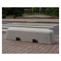 Photo : Borne anti stationnement béton avec fourreau Blanc sablé