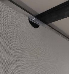 Cornière de fixation pour écran de cantonnement