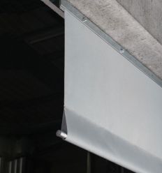 Fixation écran de cantonnement textile