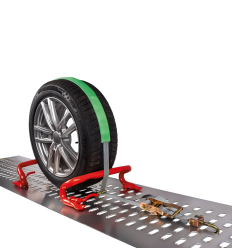 Sangle de roue porte voiture avec fourreau sur un support