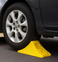 Utilisation du cale de roue voiture