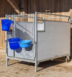 Case a Veau avec Plancher Pivotant et Seaux