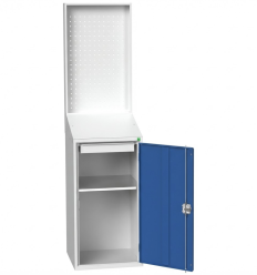 Armoire pupitre 525 mm avec panneau perforé