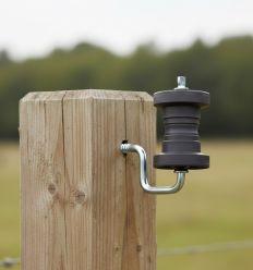 Isolateur d'angle sur un piquet en bois