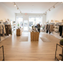 Photo : Dalle de sol pour magasin Bois clair - Gris foncé