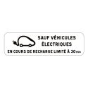 Photo : Panonceau de limitation de durée : Recharge électrique limitée à 30 min