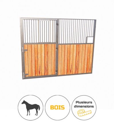 Facade en bois avec porte battante pour stabulation