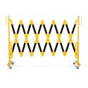 Photo : Barrière extensible industrielle sur roulettes Jaune / Noir - 3600 mm