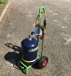 Desherbeur avec Chariot posé au sol