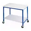 Table de travail avec plateau inférieur et roues