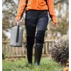 Pantalon paysagiste en action jardinage